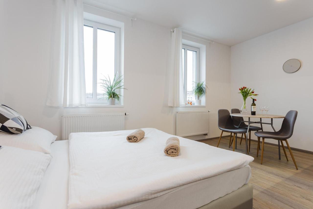 Harfa Apartments Praha Bagian luar foto