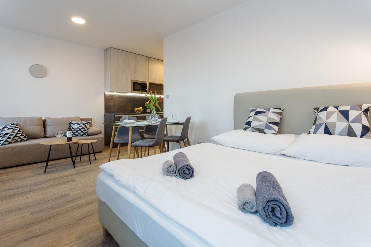 Harfa Apartments Praha Bagian luar foto