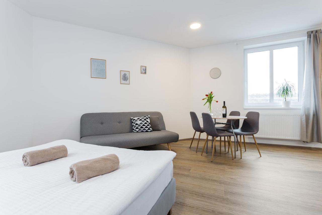 Harfa Apartments Praha Bagian luar foto